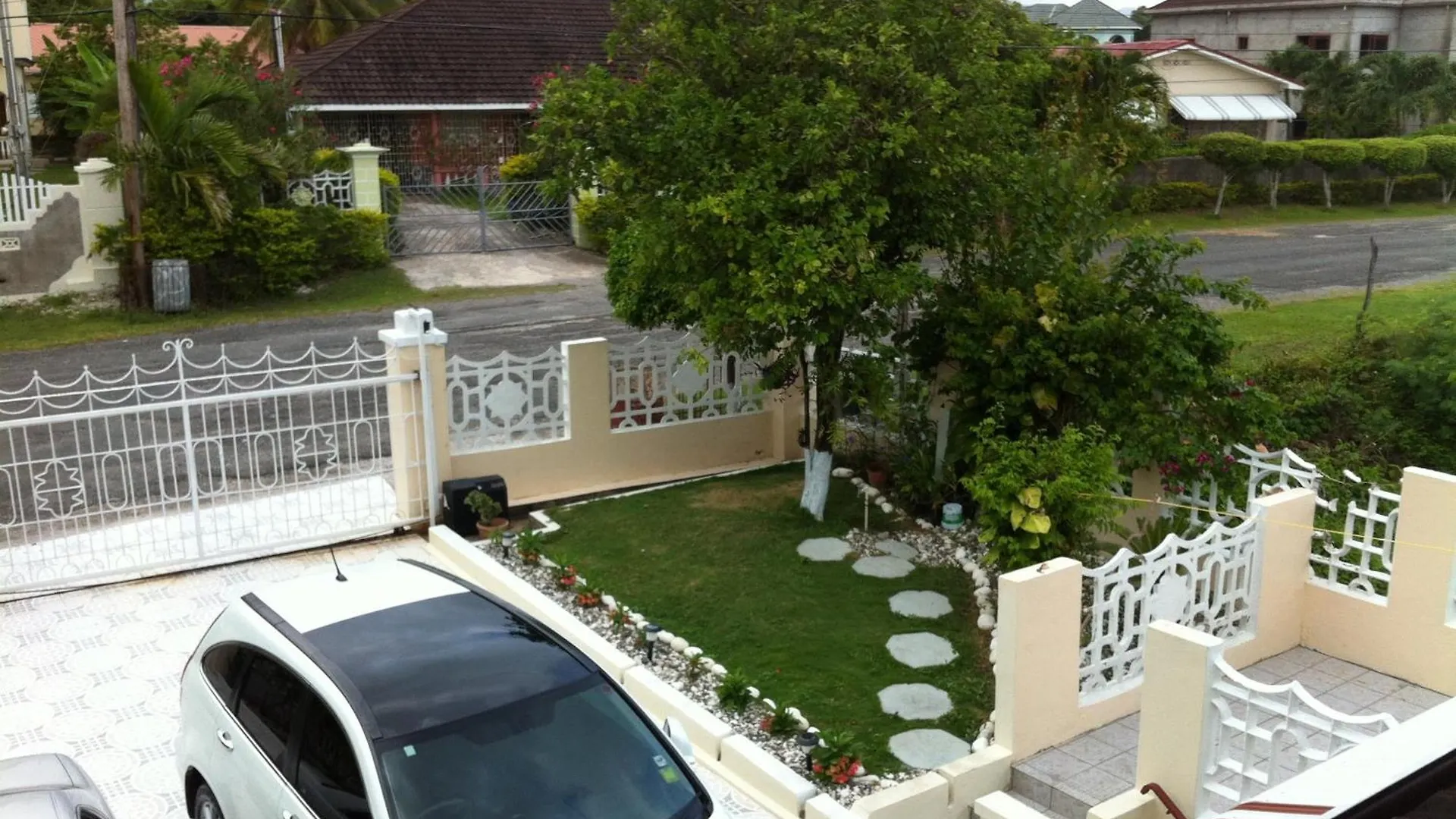 Гостевой дом Goldenview Guesthouse Очо-Риос