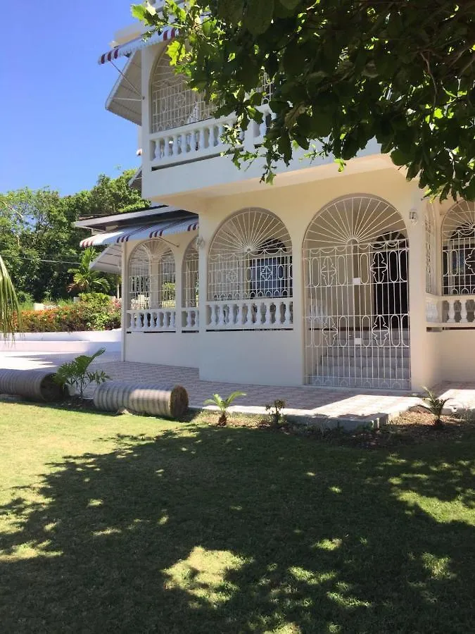 Гостевой дом Goldenview Guesthouse Очо-Риос Ямайка